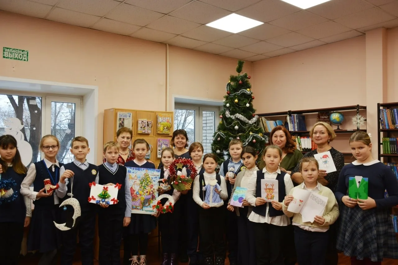 Юные жители Люберец изготовили новогодние подарки для участников СВО