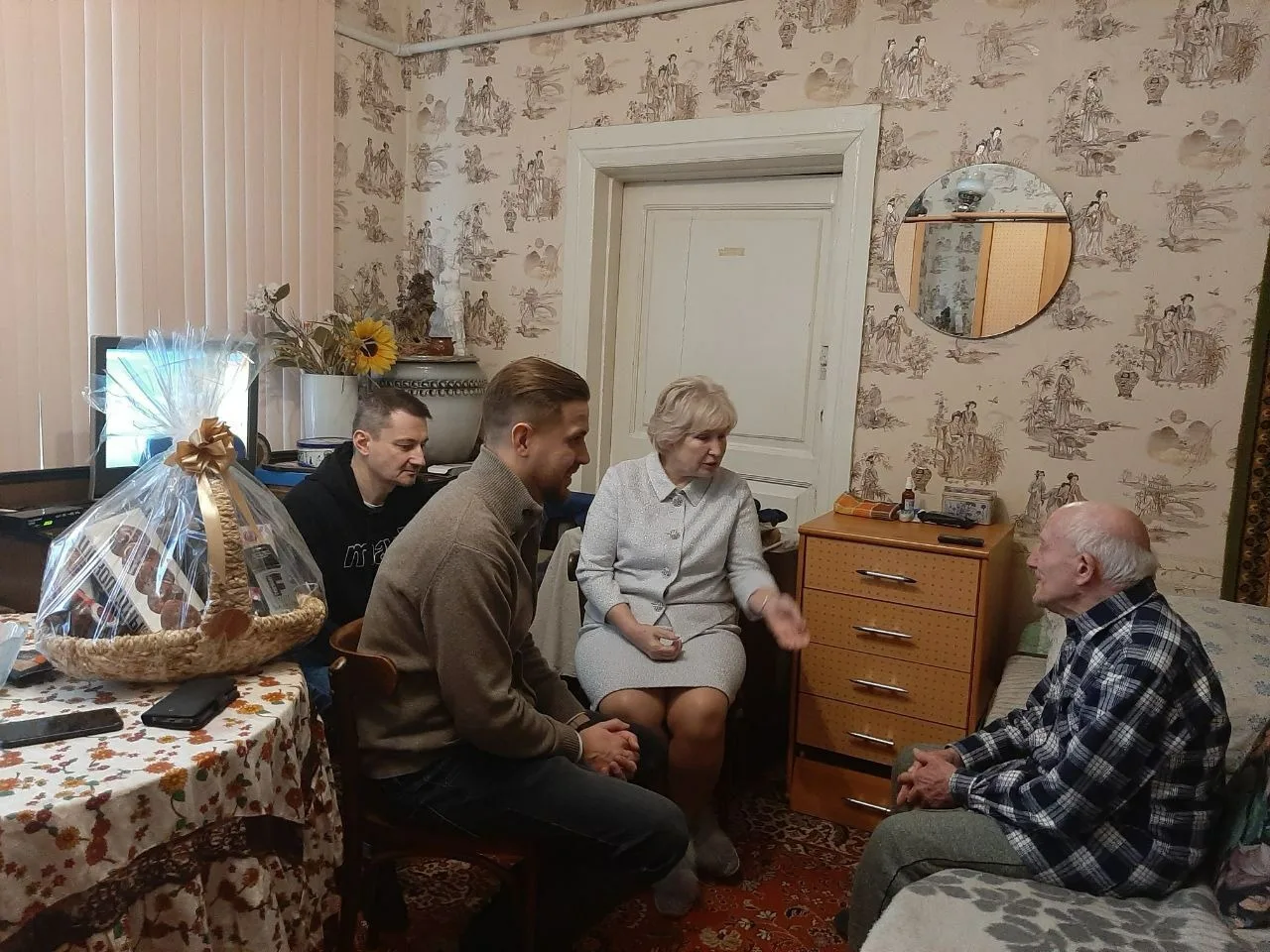 Партийцы поздравили более 40 ветеранов с новогодними праздниками в Люберцах