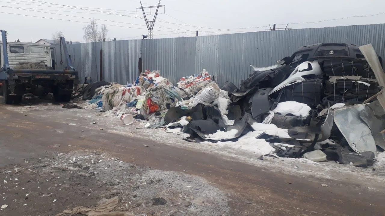 В деревне Люберец ликвидировали несанкционированную свалку строительных и бытовых отходов