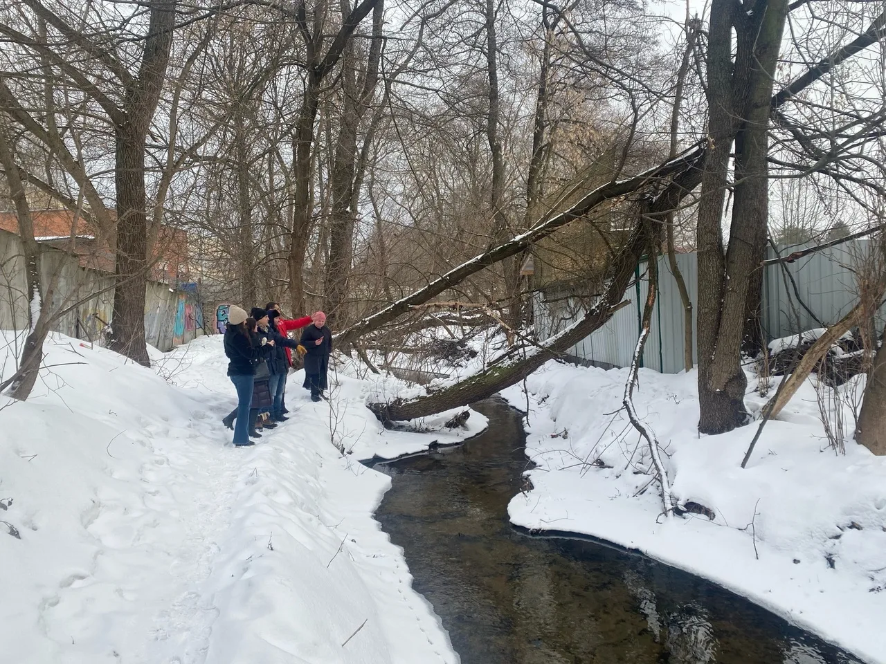 В поселке Люберец весной ликвидируют несанкционированные источники сбросов отходов в реку