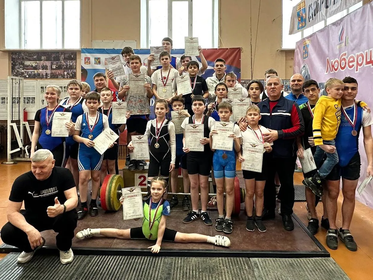 В Люберцах определили состав команды тяжелоатлетов для участия в межрегиональном турнире