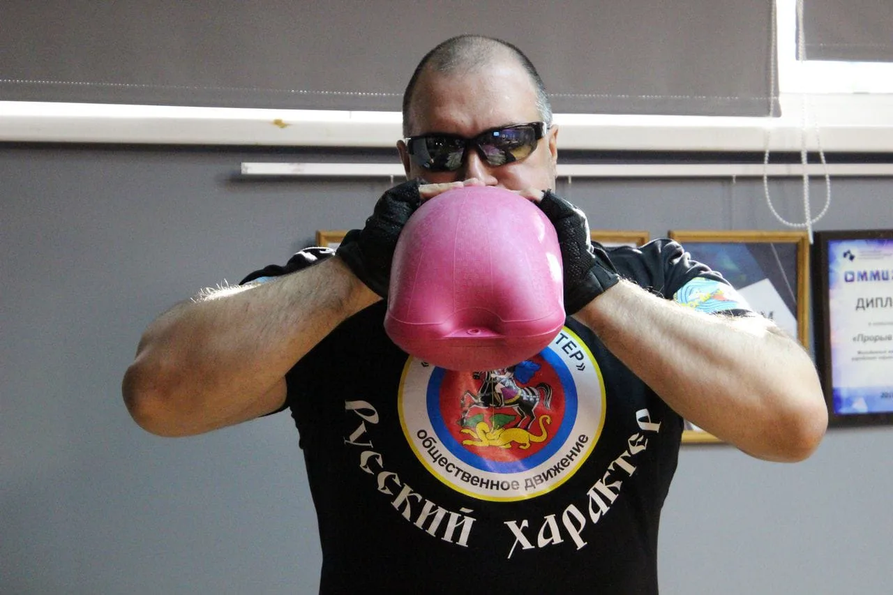 Рекордсмен мира по силовым номерам проведет праздничную тренировку для женщин Люберец