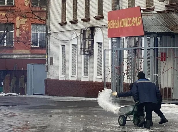 В Люберцах за неделю во дворах использовали порядка 50 т противогололёдного материала