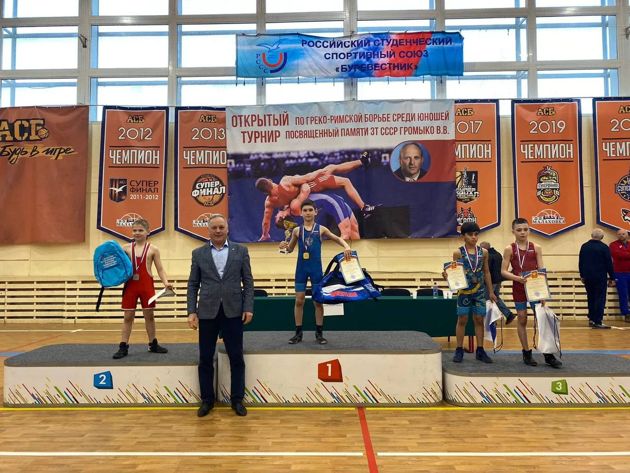 Спортсмены Люберец завоевали 10 медалей на турнире по греко-римской борьбе