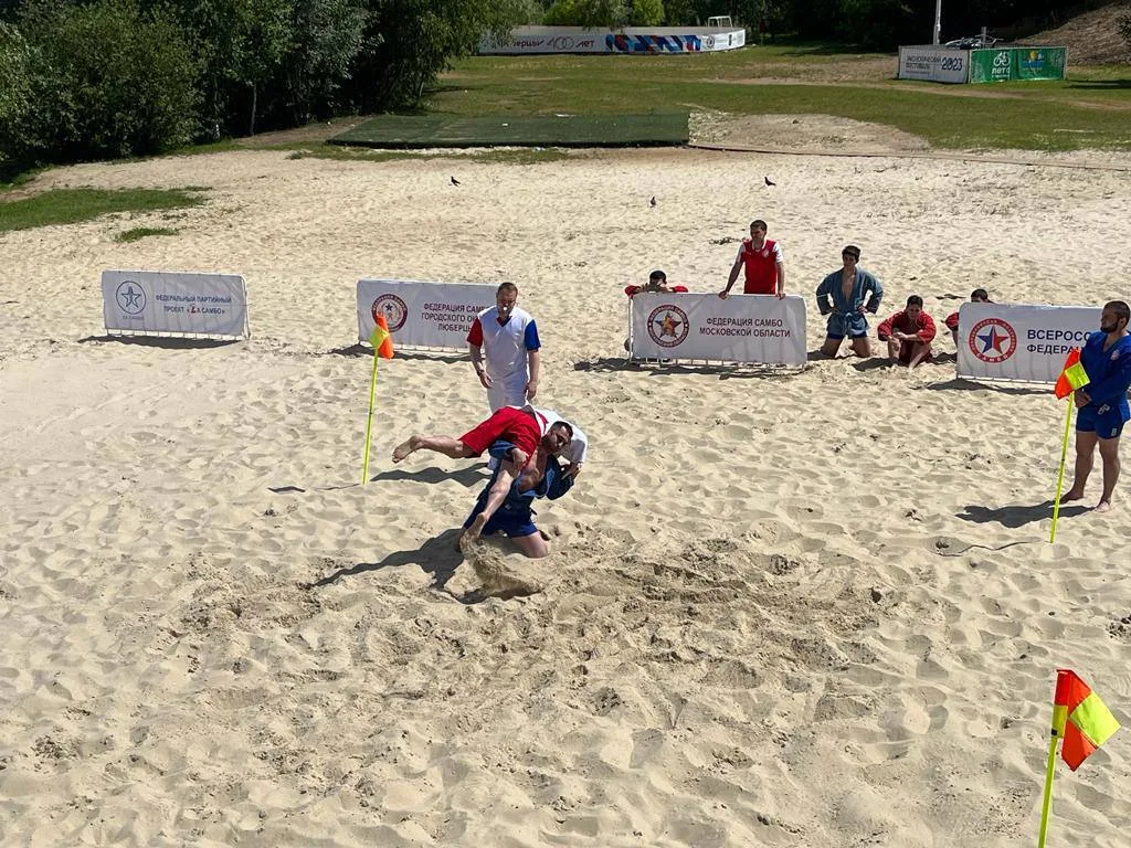 Самбисты Люберцы заняли три первых места в областном чемпионате по пляжному самбо