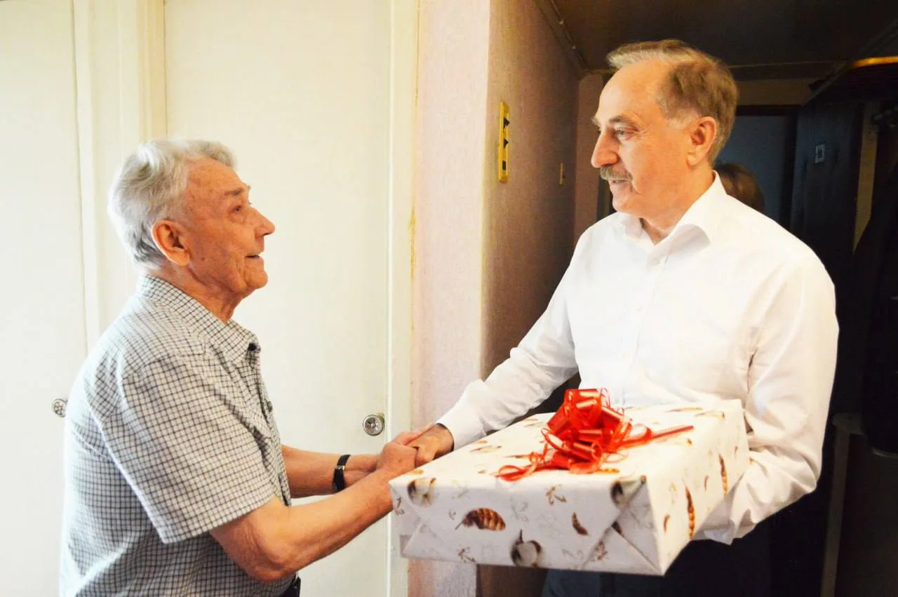 Владимир Ружицкий поздравил ветерана Великой Отечественной войны из Люберец с юбилеем