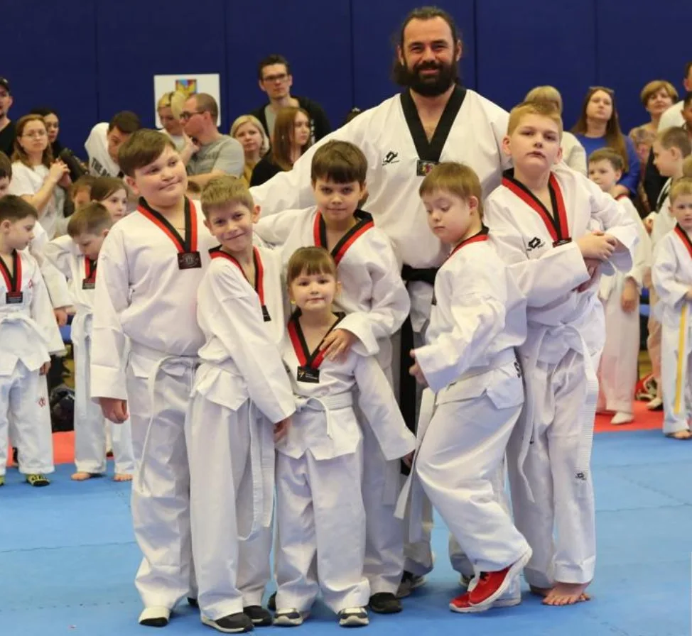 Порядка 25 юных жителей Люберец посещают летние занятия по адаптивному тхэквондо