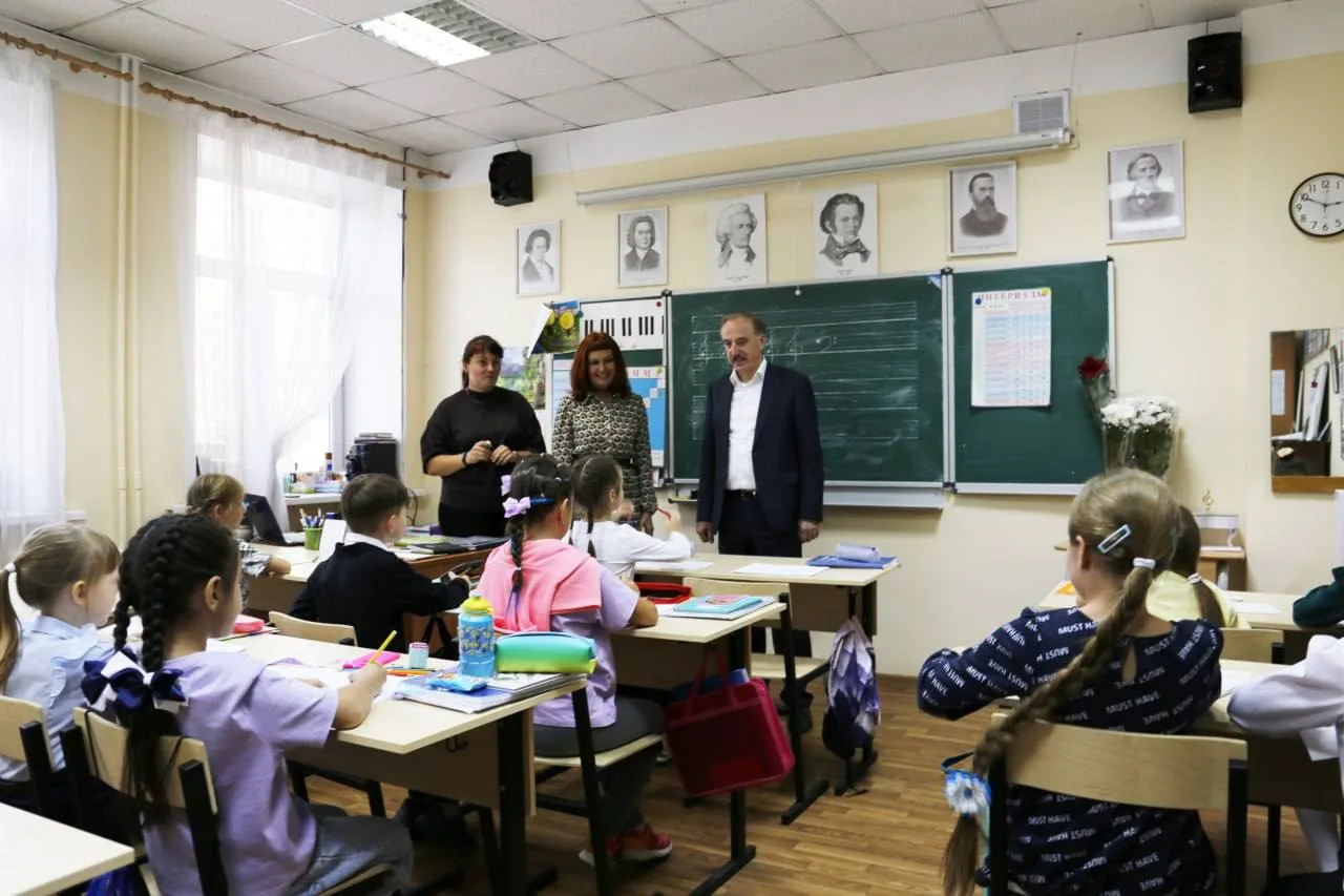 Владимир Ружицкий встретился с педагогами музыкальной школы Люберец