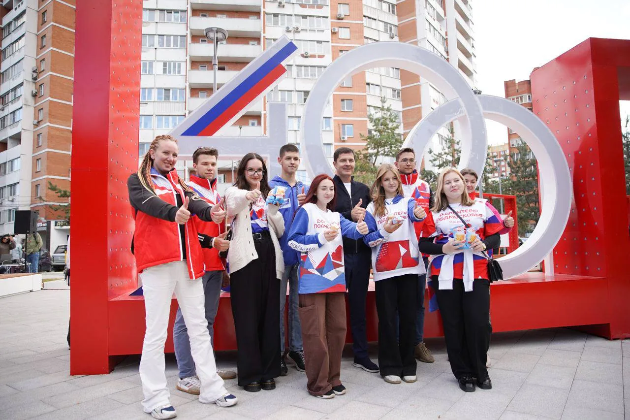 Владимир Волков принял участие в открытии обновленного сквера на въезде в Люберцы