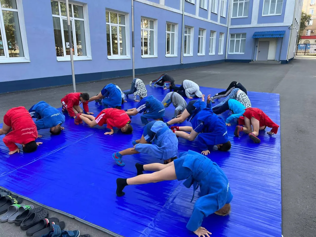 В учебных заведениях Люберец прошли открытые тренировки по самбо