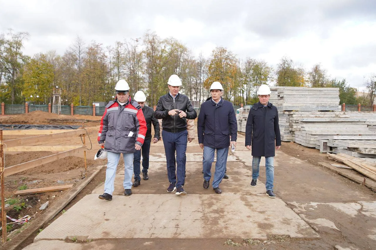 Владимир Волков проверил работы по реконструкции стадиона «Торпедо» в Люберцах