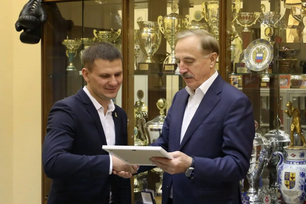 Владимир Ружицкий вручил благодарности самбистам Люберец