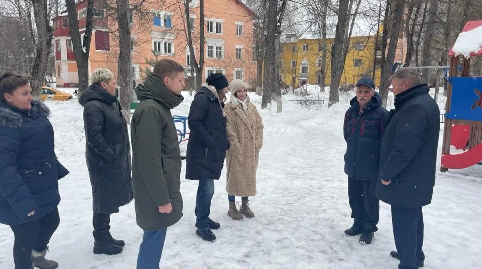 Депутат Люберец обсудил вопросы содержания дворов с жителями