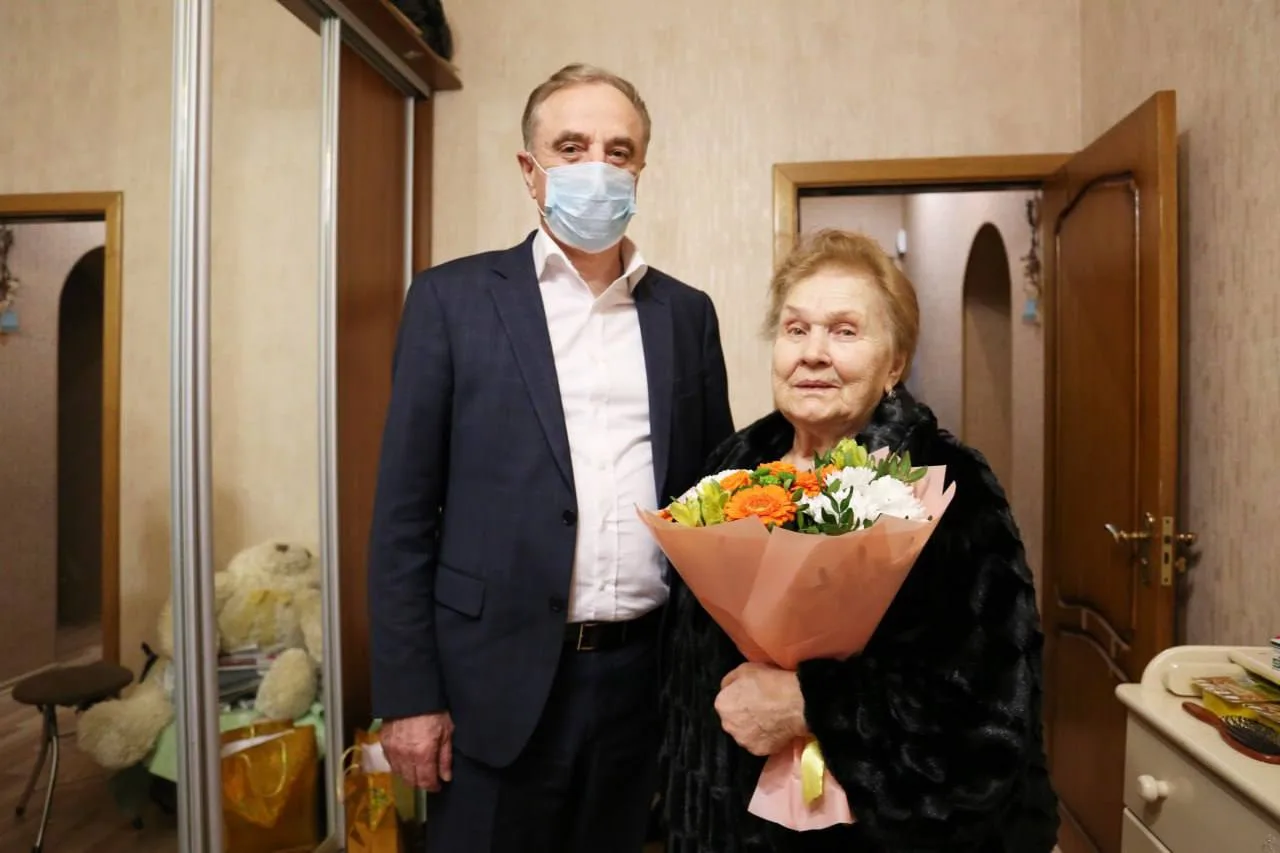 Партийцы Люберец поздравили более 25 жителей блокадного Ленинграда