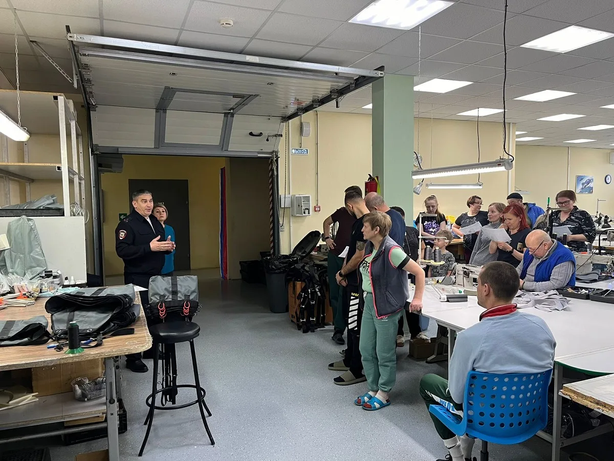 Полицейские провели беседу с коллективом предприятия Люберец о противодействии мошенничеству