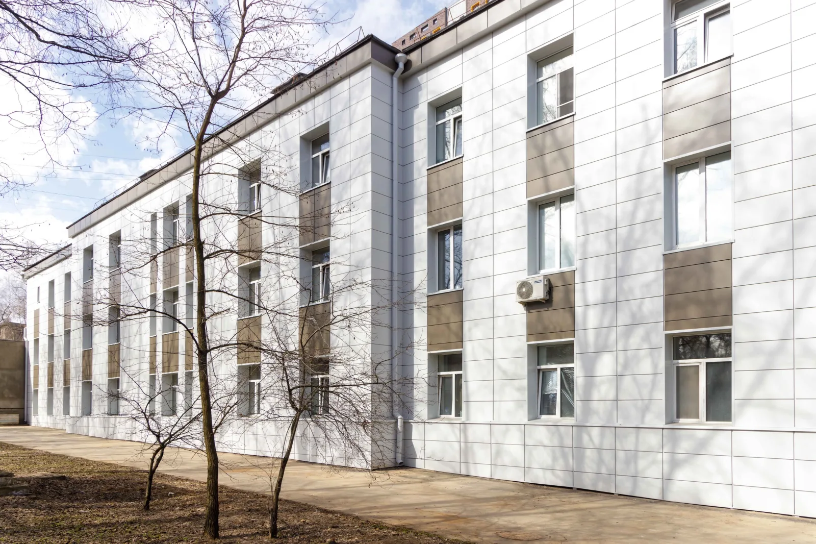 В Люберцах завершили ремонт фасада главного корпуса Ухтомской больницы