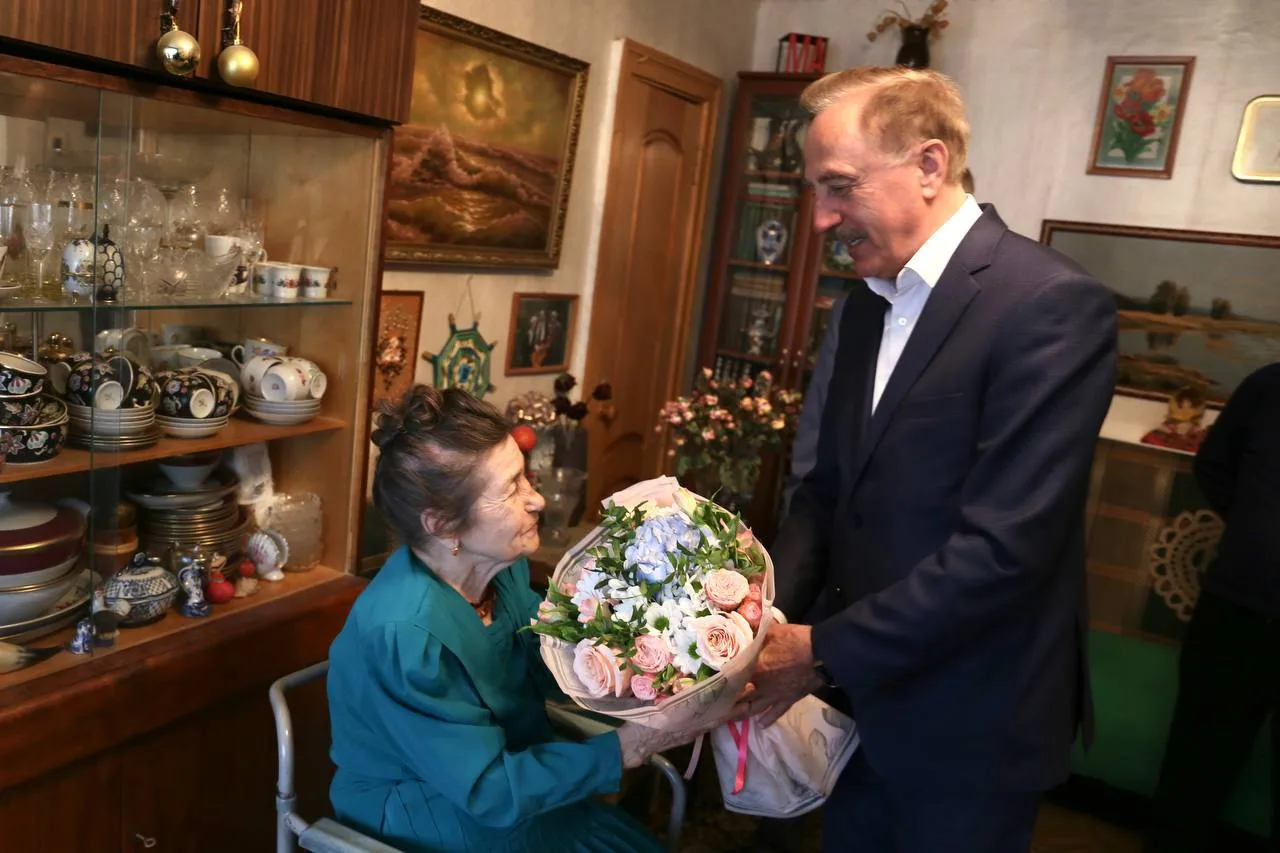 Владимир Ружицкий навестил жительницу Люберец, прошедшую через фашистские концлагеря