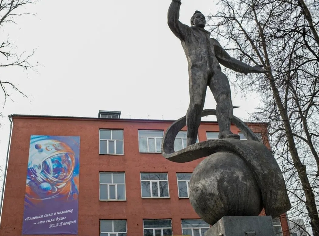 Владимир Волков поздравил жителей Люберец с Днём авиации и космонавтики