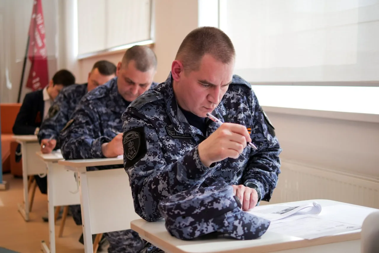 Сотрудники Росгвардии Люберец написали «Диктант Победы»