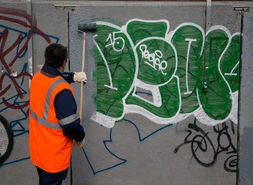 Почти 500 вандальных надписей на домах устранили в Люберцах
