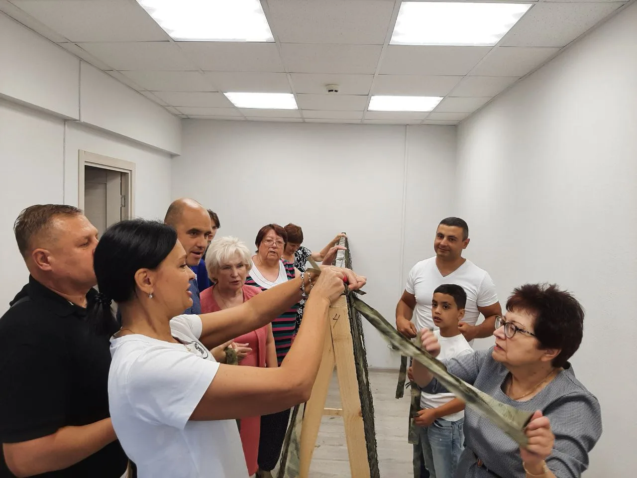 Лидия Антонова в Люберцах приняла участие в изготовлении маскировочных сетей для СВО