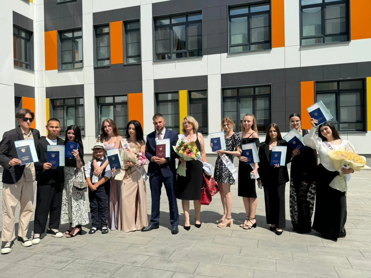 Более 300 выпускников медколледжа в Люберцах получили торжественно дипломы