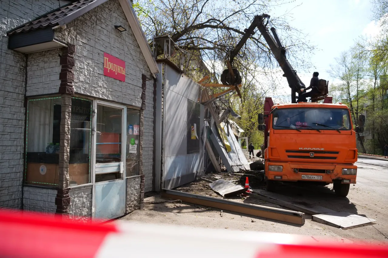 В Люберцах на двух вылетных магистралях демонтировали 10 незаконных торговых объектов