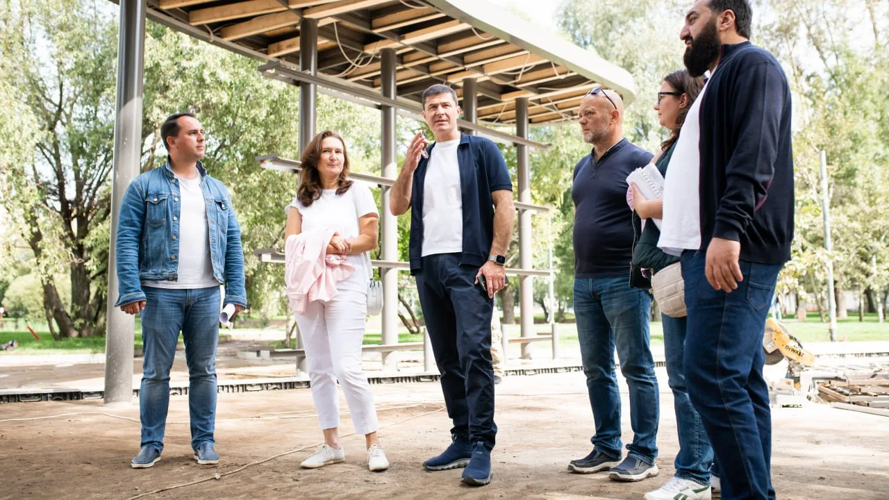 Владимир Волков проверил работы по реконструкции Наташинского парка в Люберцах