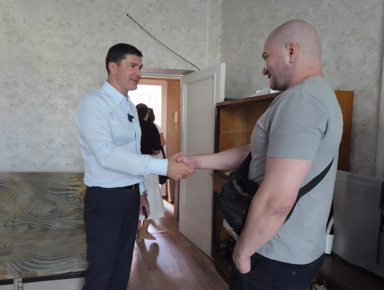 Владимир Волков обсудил с ветераном СВО из Люберец помощь ему в ремонте квартиры