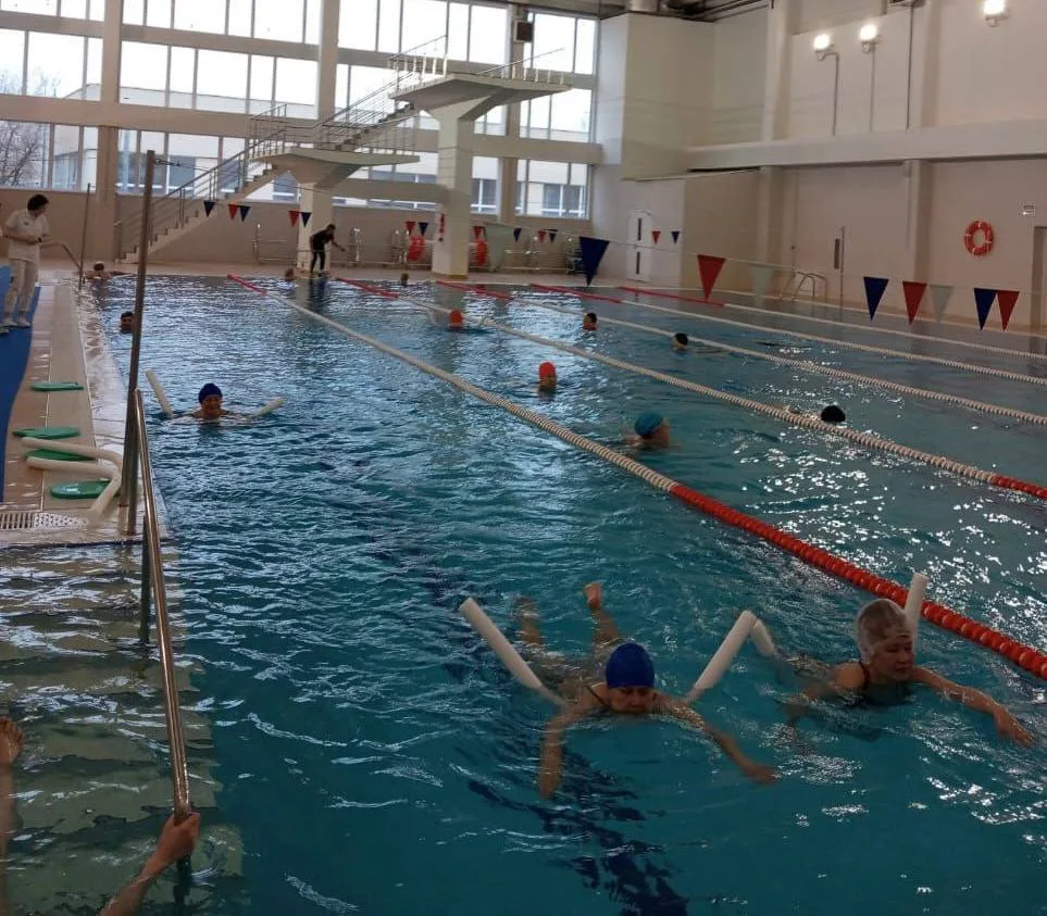 Пожилых жителей Люберец и людей с ОВЗ приглашают на занятия в бассейн