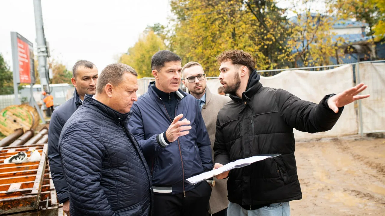 Владимир Волков проверил возведение надземного пешеходного перехода в поселке Люберец