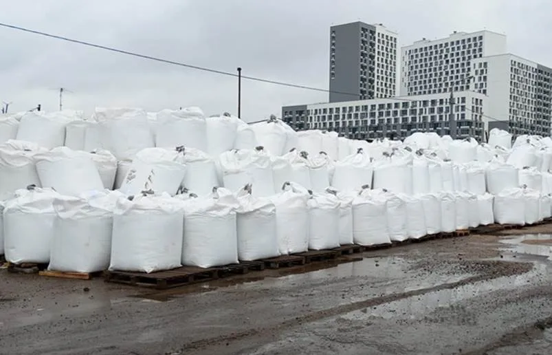 Почти 8 тысяч тонн противогололедной смеси и реагента для дорог заготовили в Люберцах