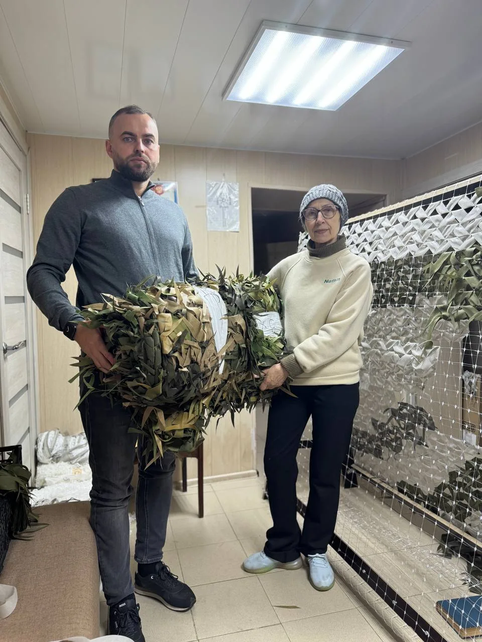 Руководитель ФШ «Спартак» в Люберцах передал материал для плетения масксетей волонтёрам