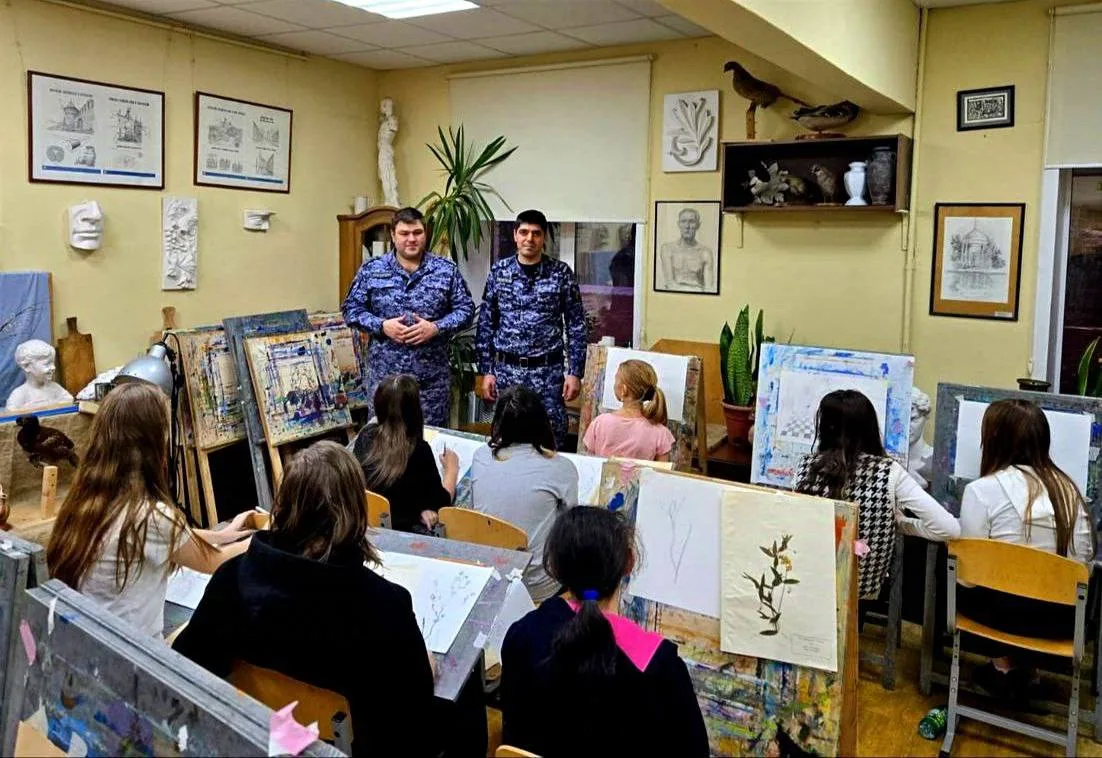 В Люберцах сотрудники Росгвардии рассказали школьникам о профессии защитника Родины