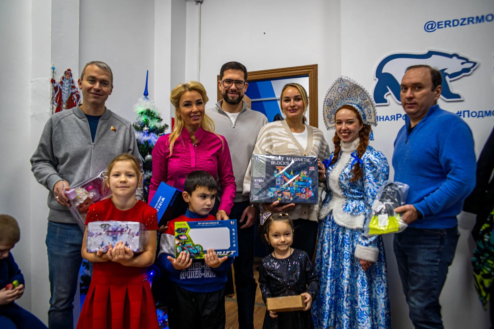 «Единая Россия» провела новогоднюю акцию для детей из Люберец