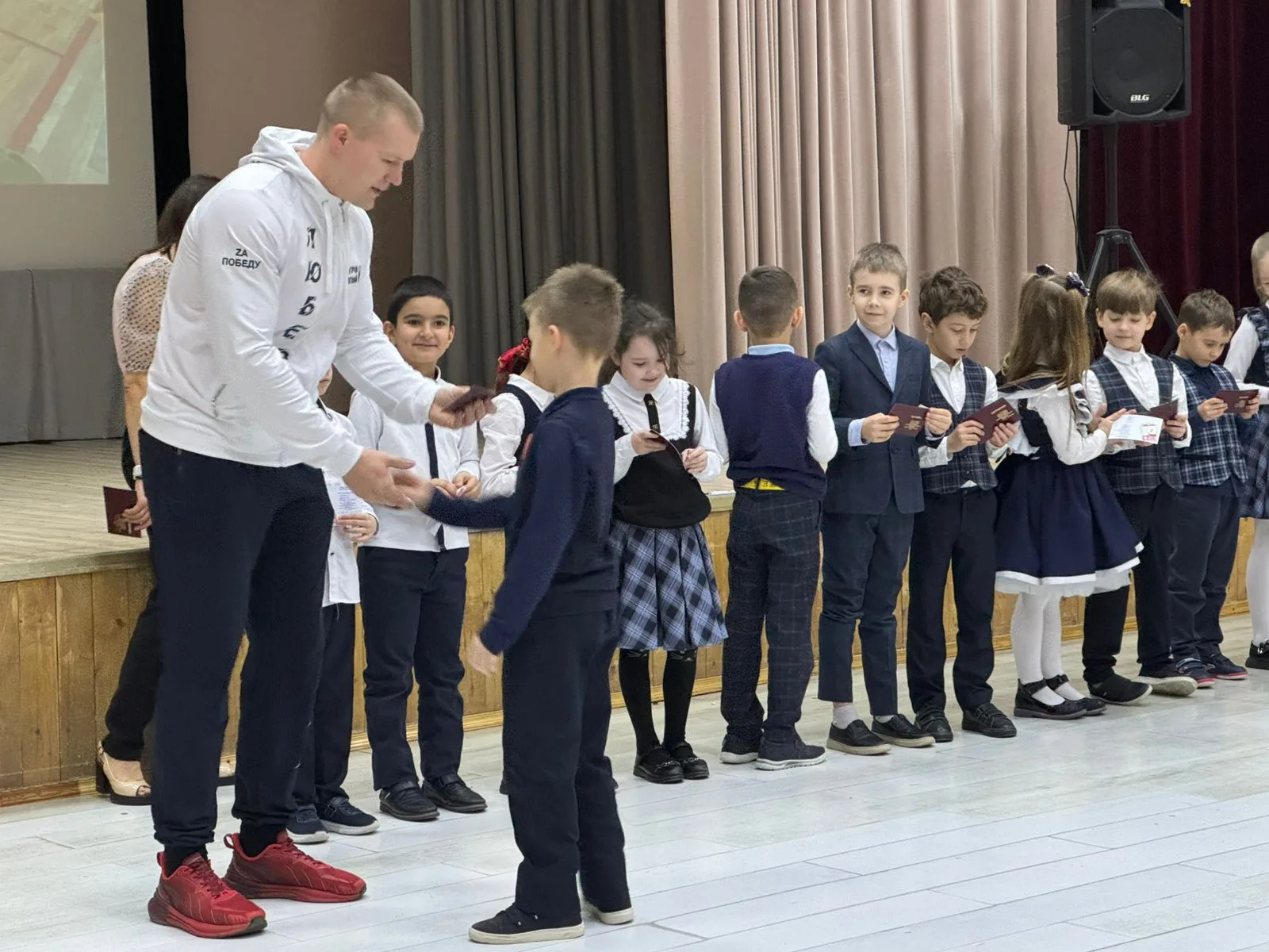 Знаки отличия комплекса ГТО вручили первоклассникам Люберец