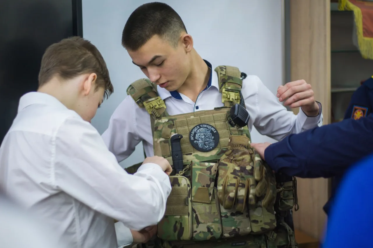 В Люберцах прошли «Уроки мужества» с участием бойцов 45-й отдельной бригады специального назначения