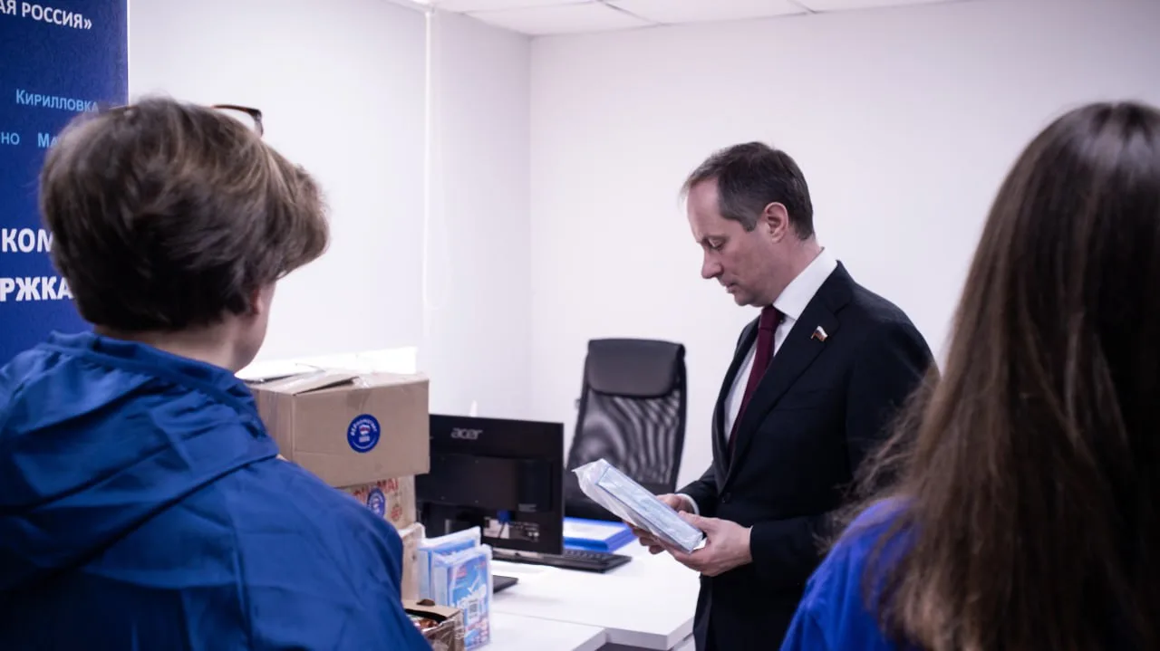 Роман Терюшков передал гуманитарную помощь военнослужащим из Люберец