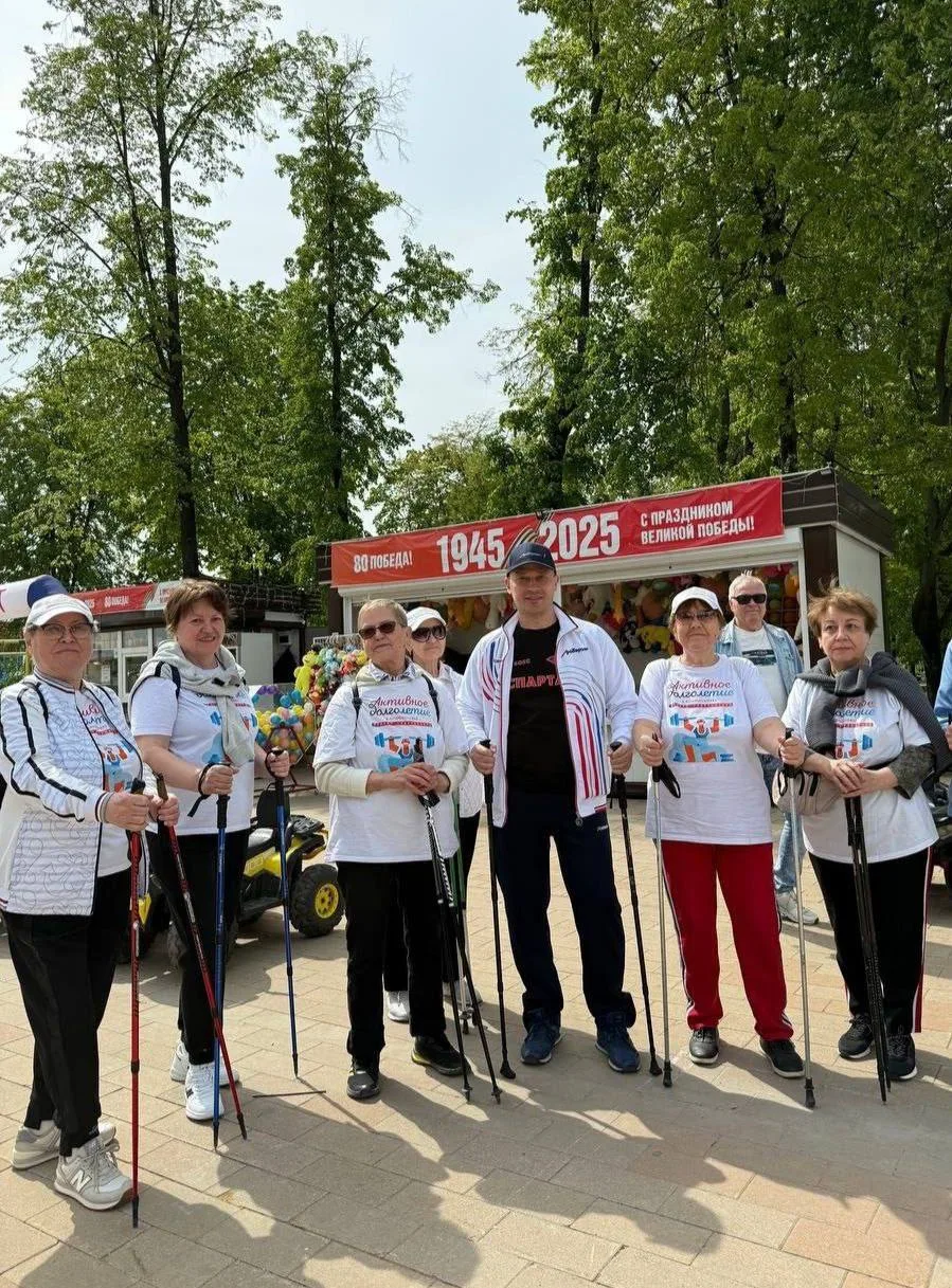 Более 150 жителей приняли участие в марафоне по скандинавской ходьбе в Люберцах