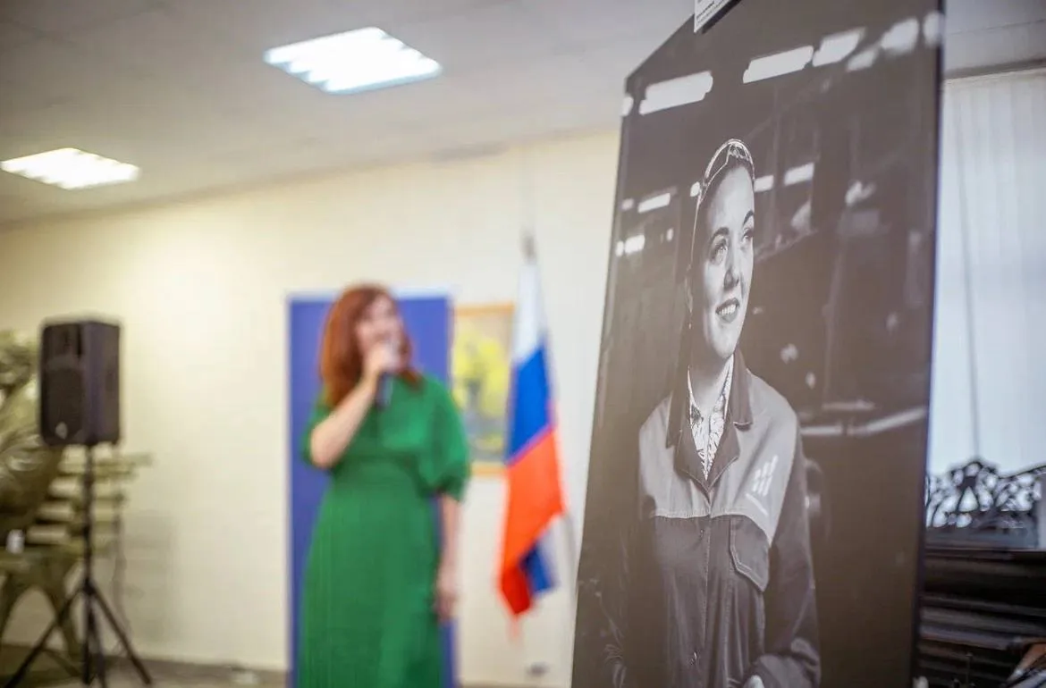 В Люберцах открылась выставка фотопортретов женщин необычных профессий