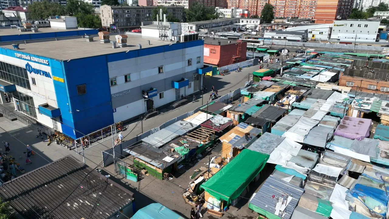 Почти 80 торговых объектов демонтировали на Люберецком рынке в августе