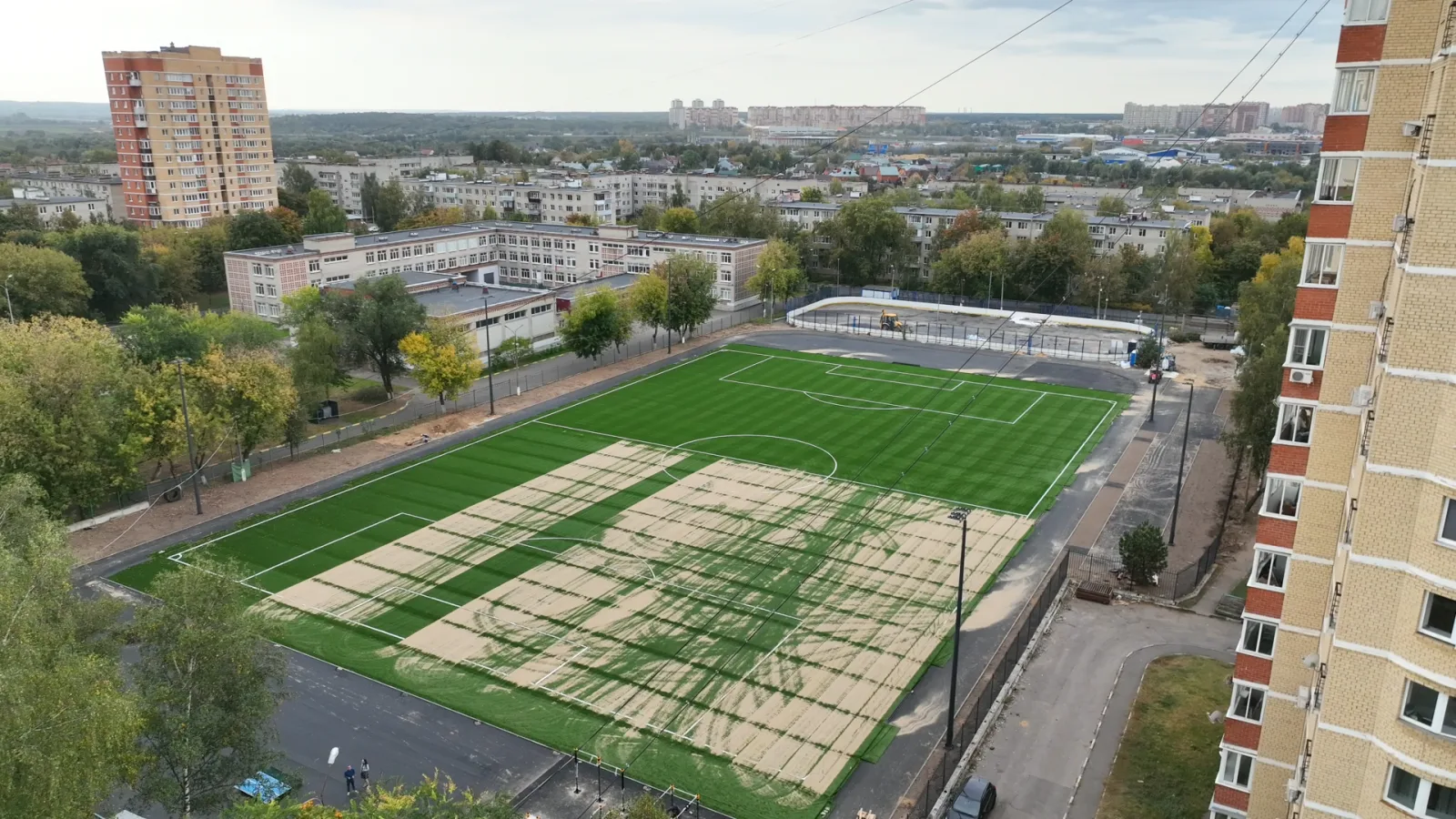 Работы по монтажу площадки для выполнения норм ГТО завершаются на стадионе «Труд» в городском округе Люберцы