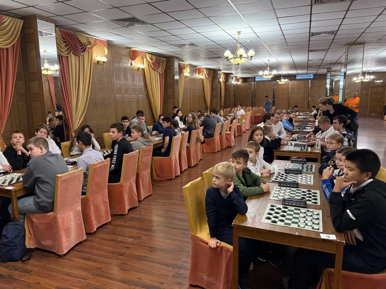 Турниры по шашкам и шахматам среди школьных команд провели в Люберцах