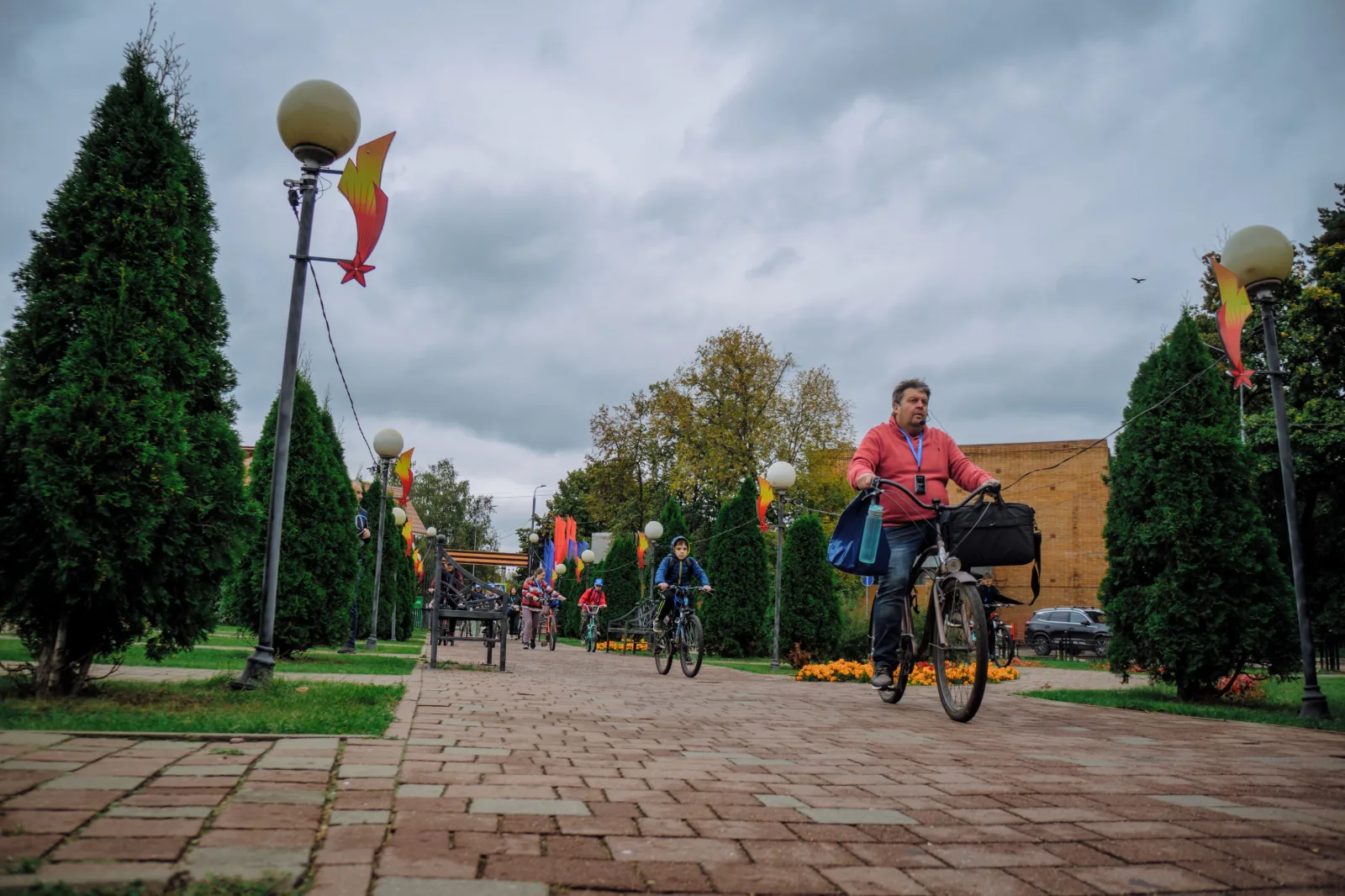 «Единая Россия» организовала велопрогулку по посёлку городского округа Люберцы для семей участников СВО