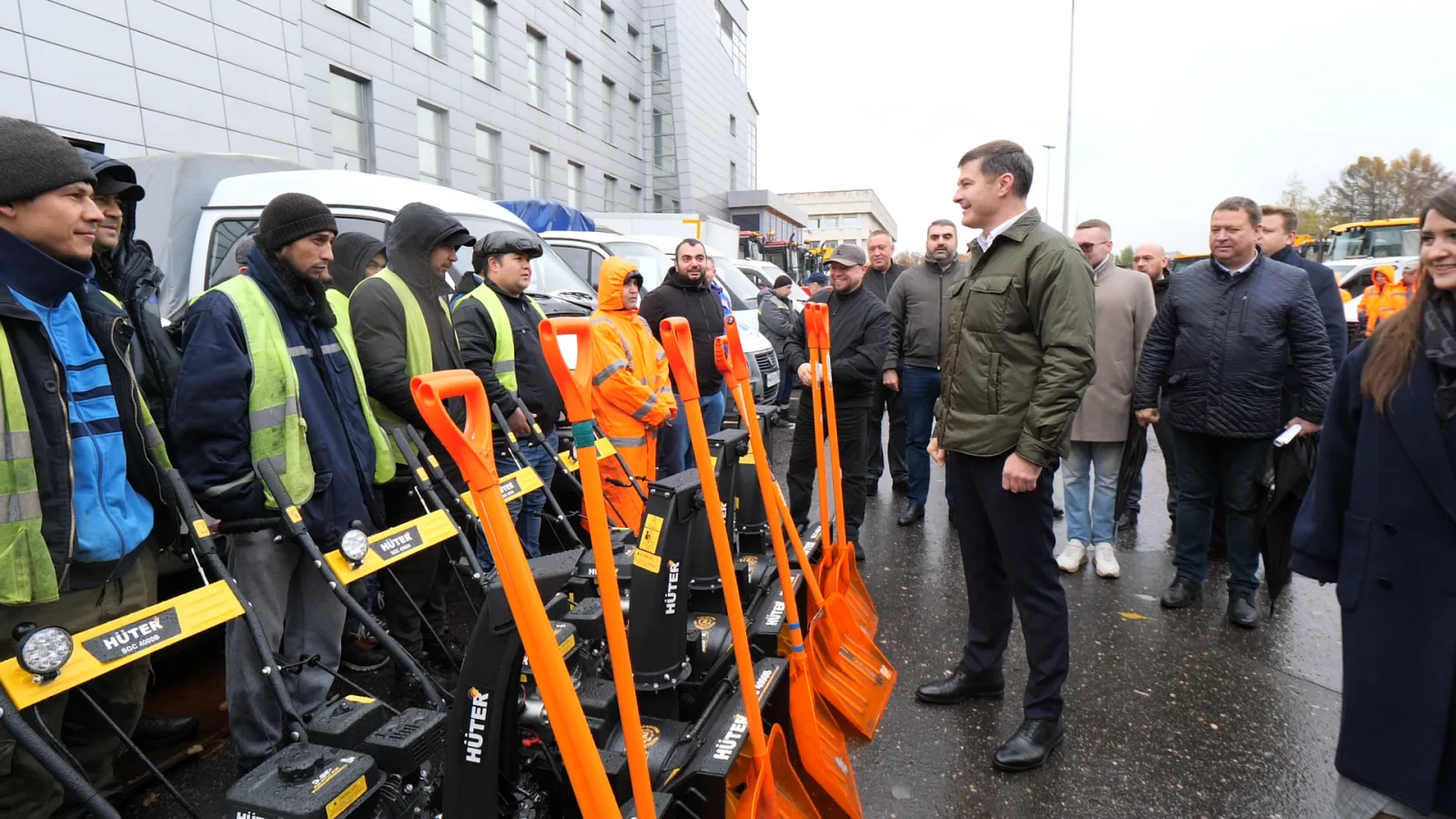 Автопарк коммунальных служб Люберец пополнился новой техникой перед зимним сезоном
