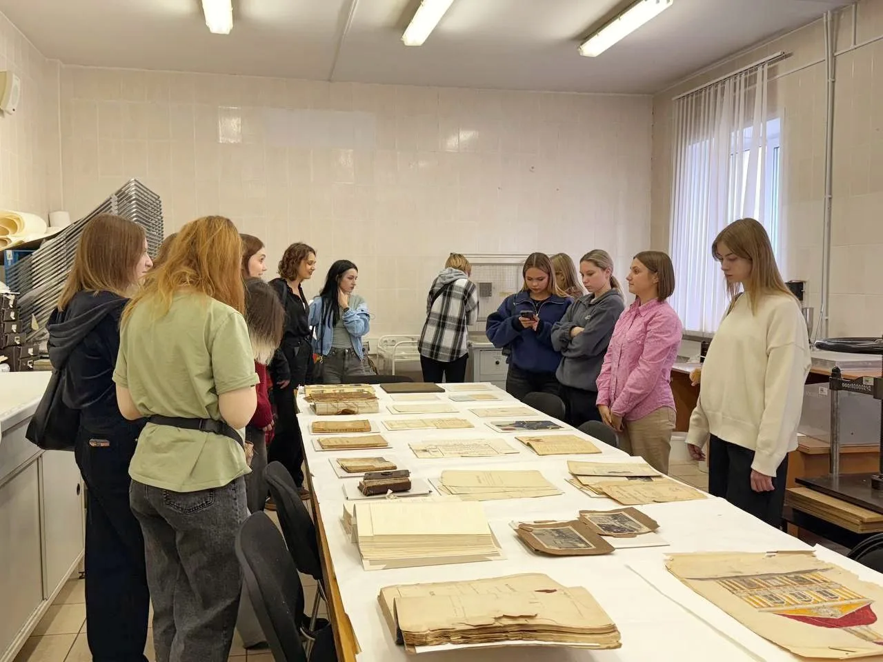 Студенты  Люберец познакомились с искусством реставрации документов