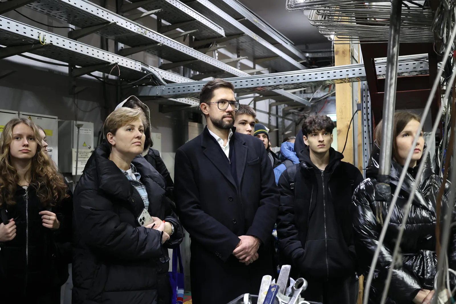 «Единая Россия» организовала профориентационную экскурсию для школьников Дзержинского