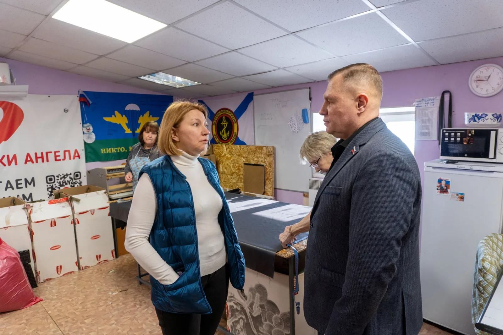 Депутат из Люберец передал основу для маскировочных сетей фонду «Золотые руки ангела»