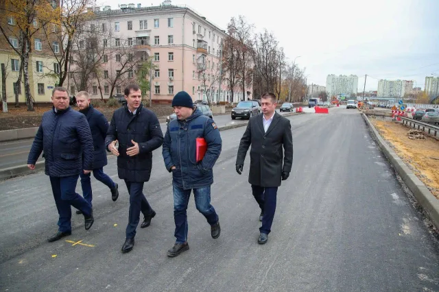 Владимир Волков проверил ход реконструкции Октябрьского проспекта в Люберцах