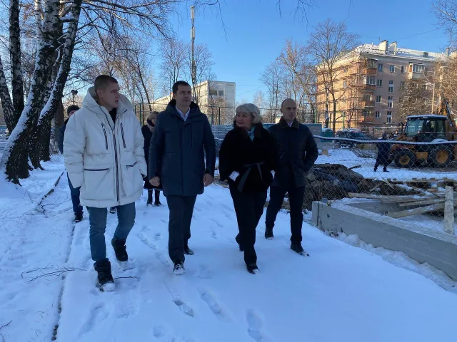 Владимир Волков проверил возведение спортивного комплекса на территории гимназии Люберец